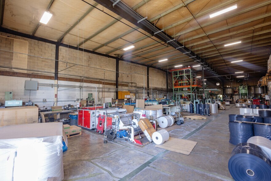 More Photos Of 99-1330 Koaha Pl, Aiea Warehouse For Sale