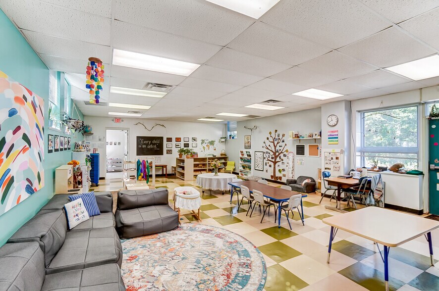 More Photos Of 800 Livermore St, Yellow Springs Research And Development For Sale