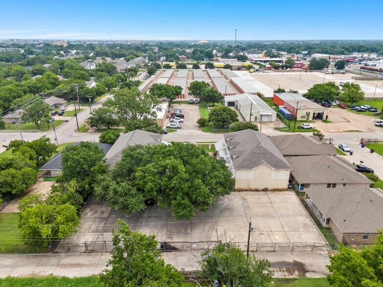 More Photos Of 2007 S 15th St, Waco Multifamily For Sale