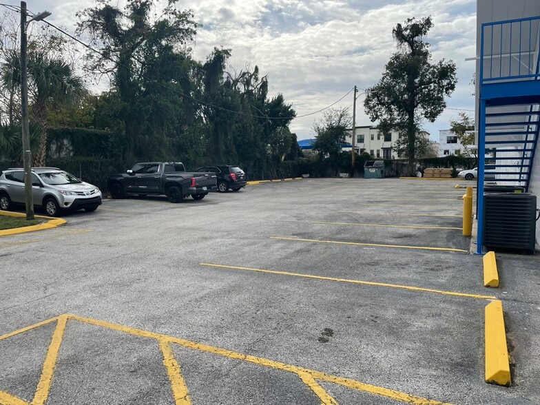 More Photos Of 40 W Crystal Lake St, Orlando Manufacturing For Lease