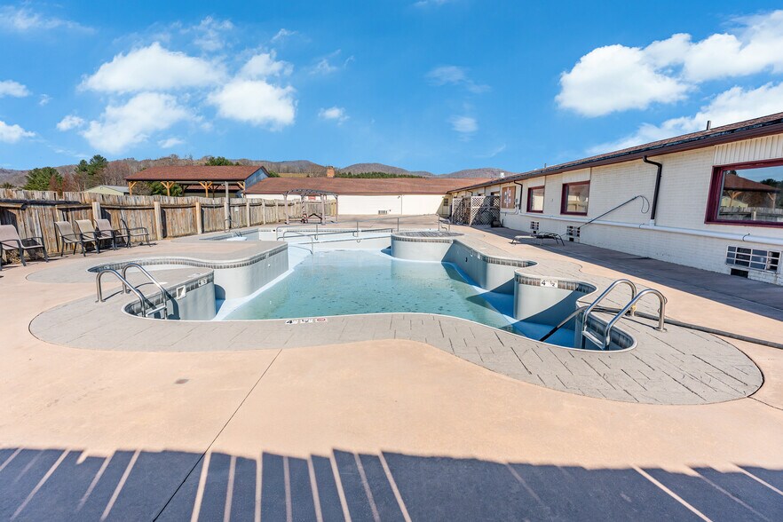 More Photos Of 21507 Seneca Trl, Marlinton Hotel For Sale