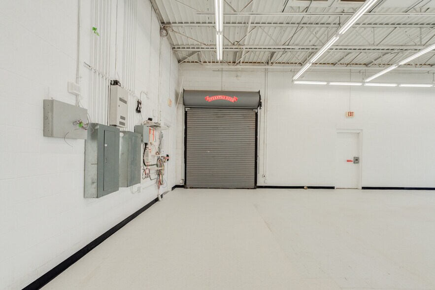 More Photos Of 5819 4th St, Lubbock Freestanding For Lease