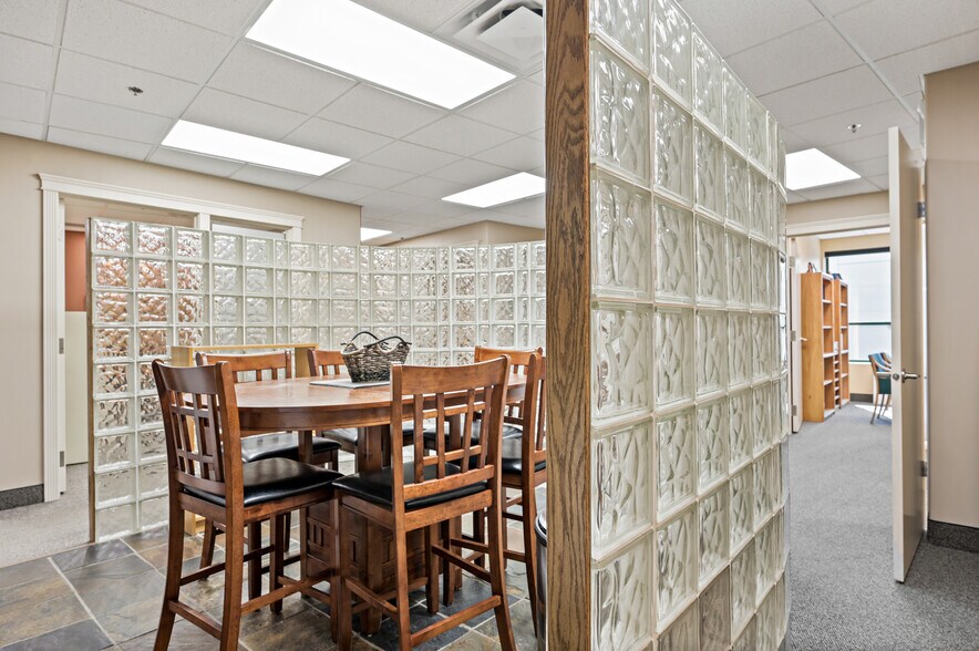 More Photos Of 150 Chippewa Rd, Sherwood Park Flex For Sale