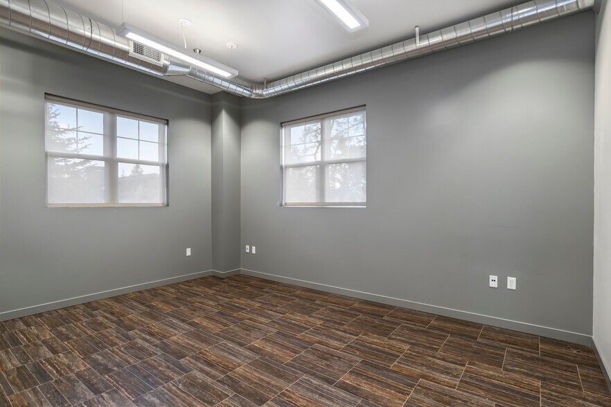 More Photos Of 275 W Lundgren Mill Dr, Sisters Manufacturing For Sale