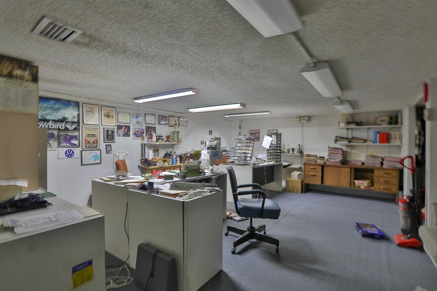 More Photos Of 2112 NW 36th St, Miami Auto Repair For Sale