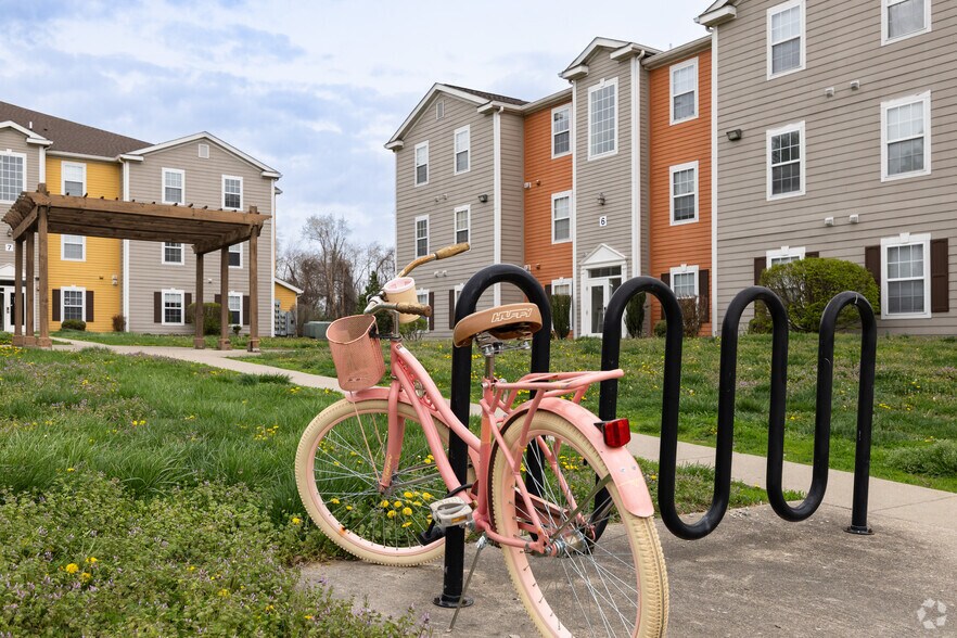 More Photos Of 500 Saluki Blvd, Carbondale Apartments For Sale