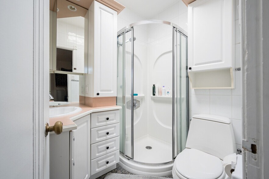 More Photos Of 4320-4324 St Saint-Denis, Montréal Multifamily For Sale