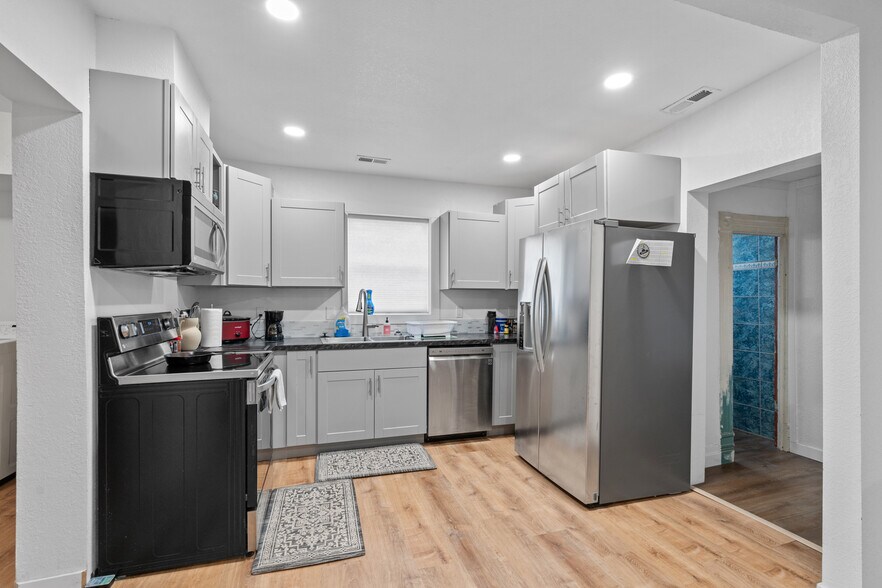 More Photos Of 105 Arcade, Lexington Apartments For Sale