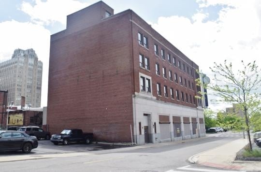 Primary Photo Of 50 Wayne St, Pontiac Apartments For Sale