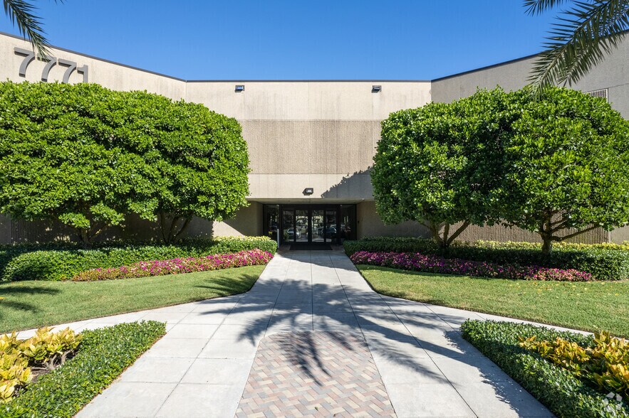 More Photos Of 7771 W Oakland Park Blvd, Fort Lauderdale Office For Lease