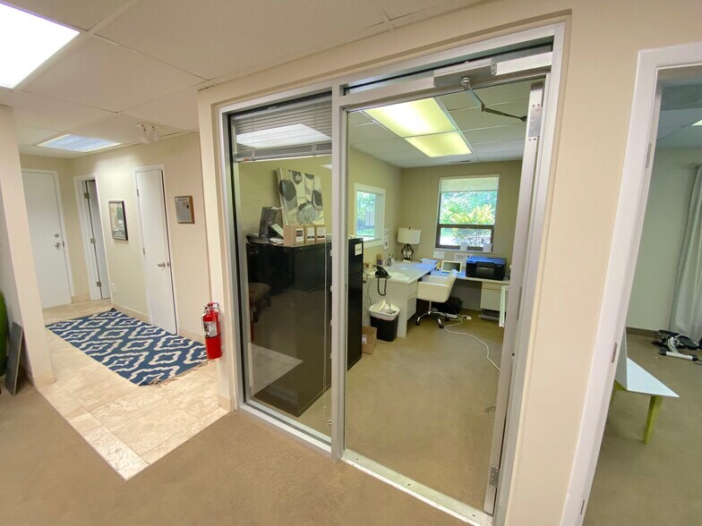 More Photos Of 16758 W Park Circle Dr, Bainbridge Warehouse For Lease