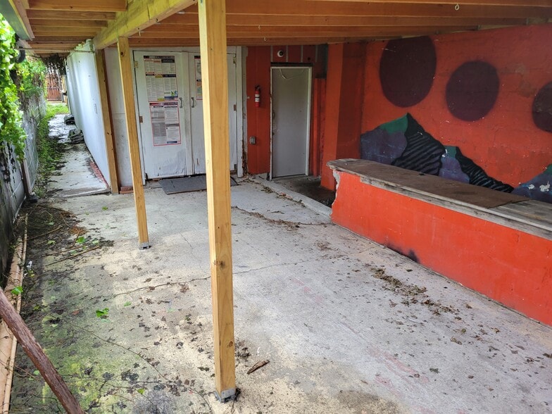 More Photos Of 2400 25th St N, Saint Petersburg Office For Sale