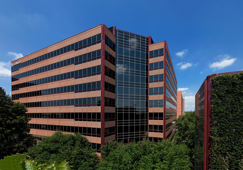 More Photos Of 10255 W Higgins Rd, Rosemont Office For Sale