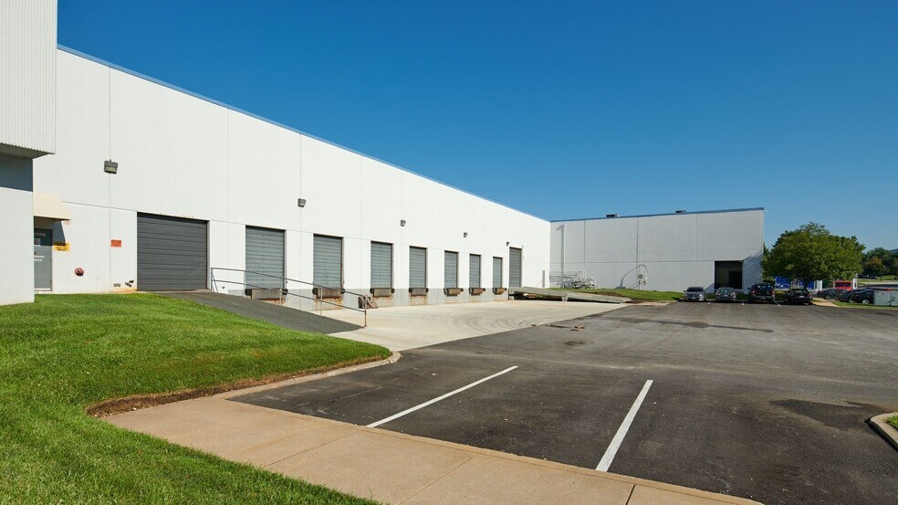 More Photos Of 8679 Greenwood Pl, Savage Unknown For Lease