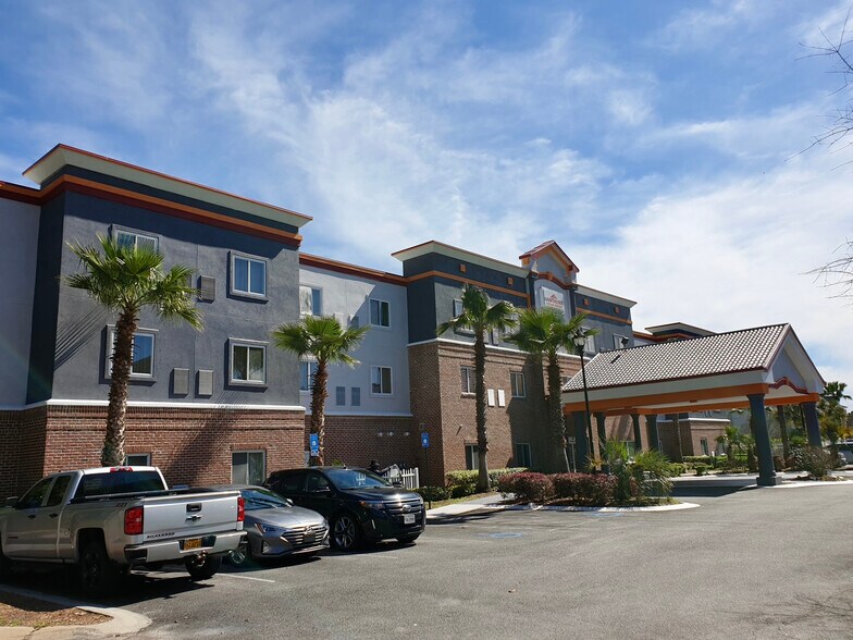 More Photos Of 1323 E King Ave, Kingsland Hotel For Sale