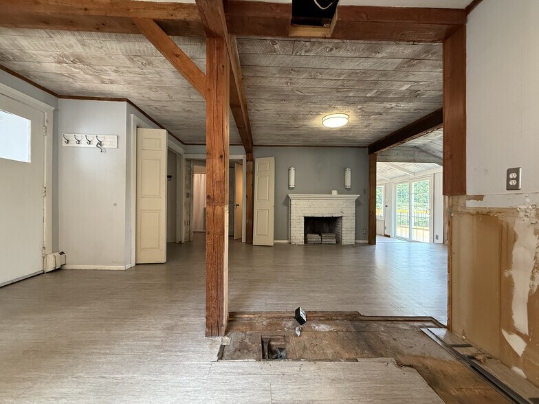 More Photos Of 561 Foundry St, South Easton Specialty For Lease