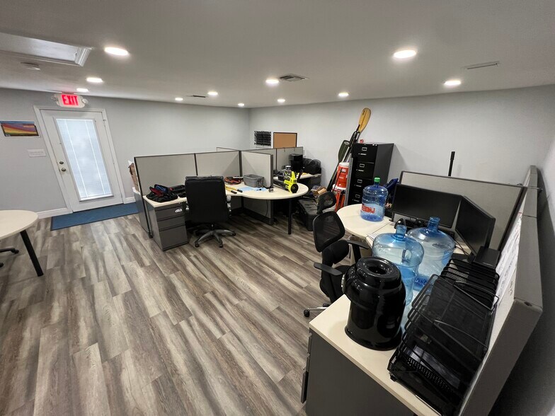 More Photos Of 505 Westbrook Ave, Brandon Office For Sale