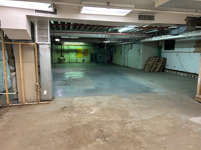 More Photos Of 6924 49th Ave, Woodside Medical For Lease