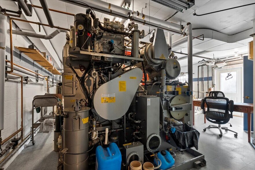 More Photos Of 256 Benmont Ave, Bennington Freestanding For Sale