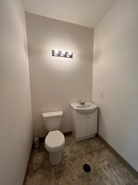 More Photos Of 1010 Railway St, Crossfield Apartments For Lease