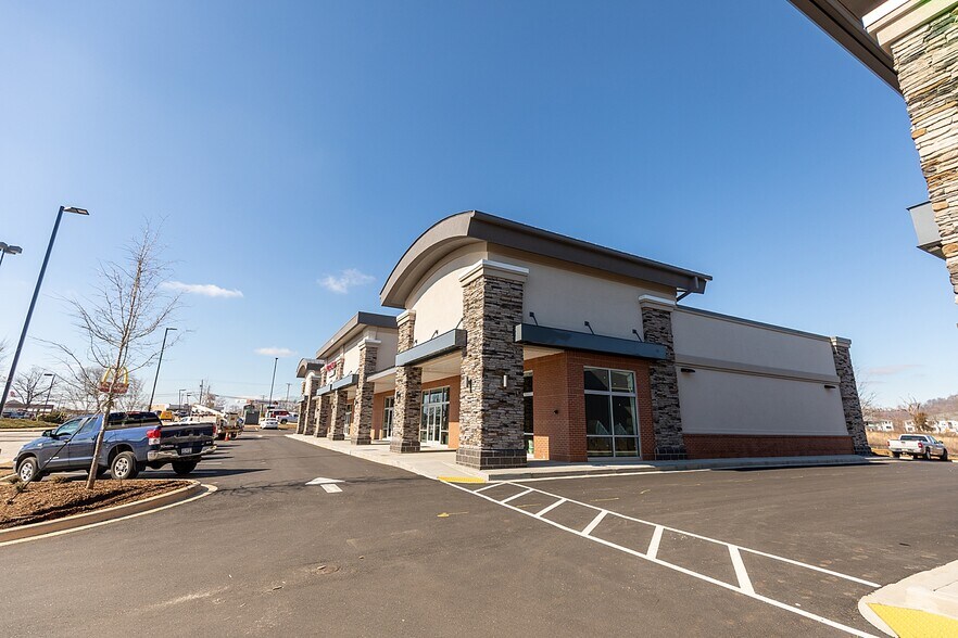 More Photos Of 5052 Old Buncombe Rd, Greenville Storefront Retail Office For Lease