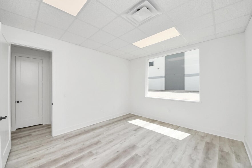 More Photos Of 30625 Kingsland Blvd, Brookshire Office For Lease