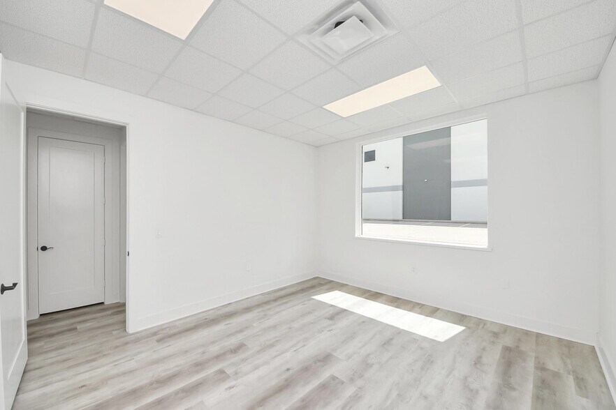 More Photos Of 431-435 Branchwood Ln, Fulshear Office For Lease