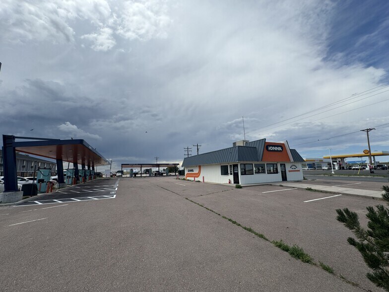More Photos Of 290 Main St, Limon Restaurant For Lease