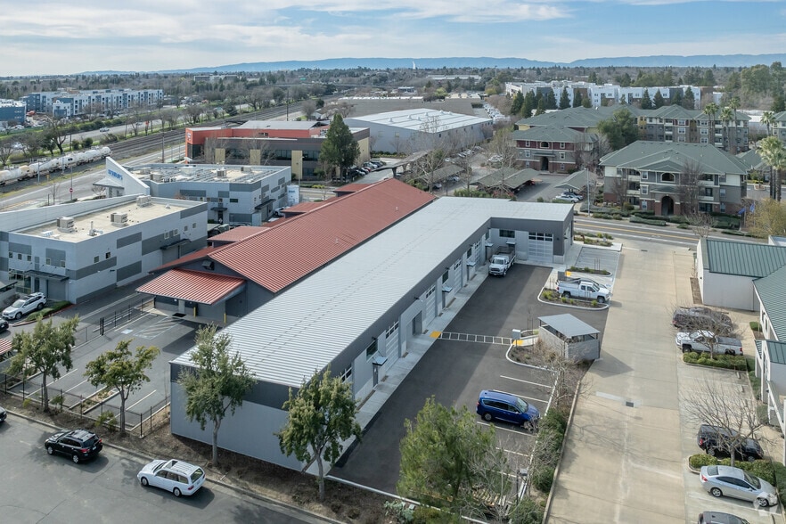 More Photos Of 614 Cantrill Dr, Davis Warehouse For Lease