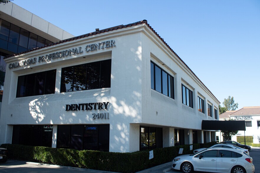 More Photos Of 24011 Ventura Blvd, Calabasas Medical For Lease