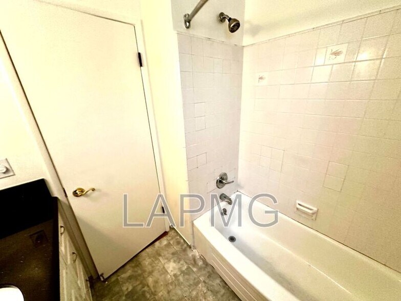 More Photos Of 8130 Norton Ave, West Hollywood Apartments For Sale