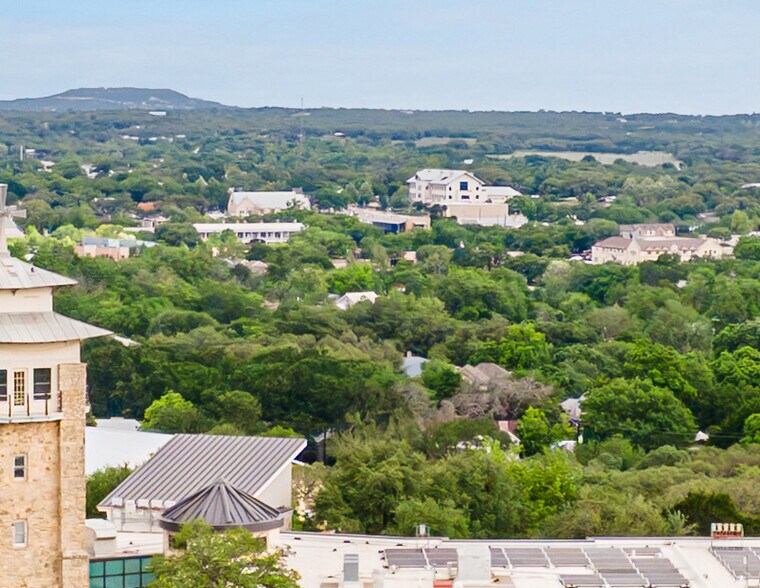 More Photos Of 316 W Highland Dr, Boerne Office For Sale