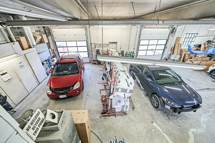 More Photos Of 519 Brock St N, Whitby Auto Repair For Sale