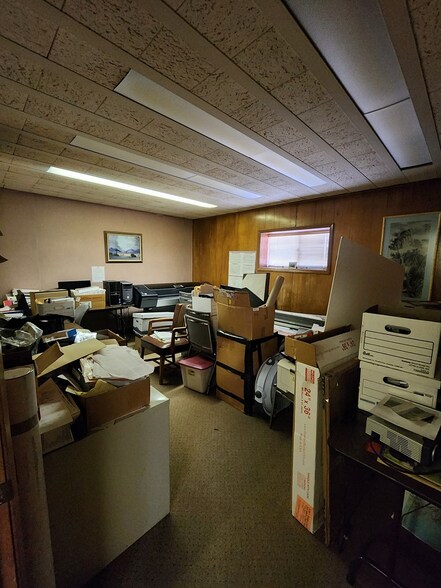 More Photos Of 420 S Cypress St, Pecos Office For Sale