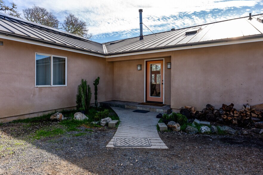 More Photos Of 4300 Young Creek Rd, Ukiah Specialty For Sale