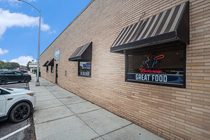 More Photos Of 203 N Egan Ave, Madison General Retail For Sale