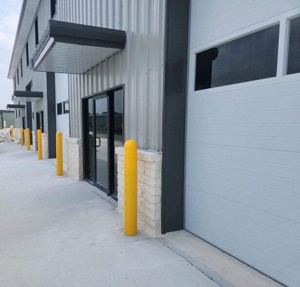 More Photos Of 171 Kestrel Dr, Spring Branch Light Distribution For Lease