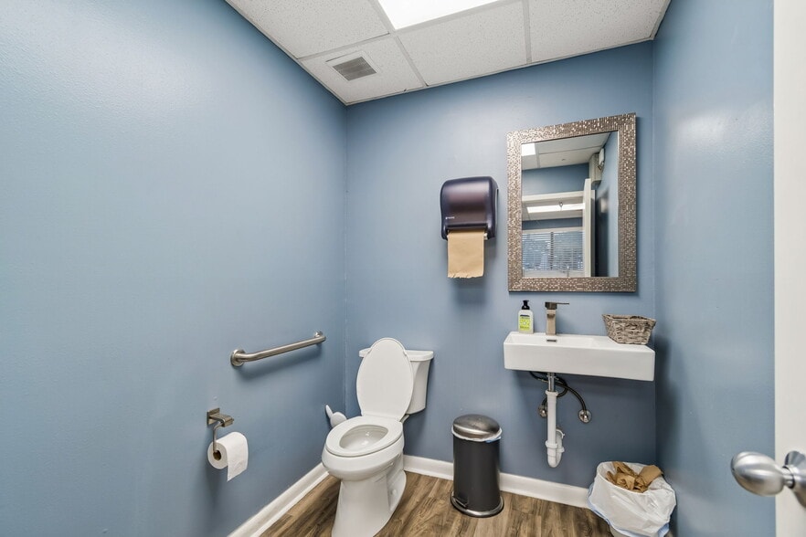 More Photos Of 3667-3691 46th Ave N, Saint Petersburg Warehouse For Sale