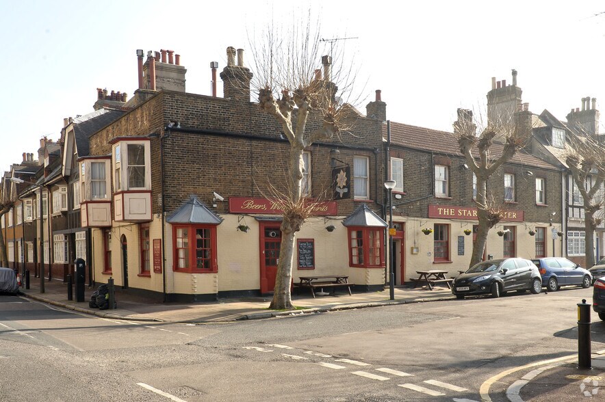 More Photos Of 60 Old Woolwich Rd, London Bar For Sale