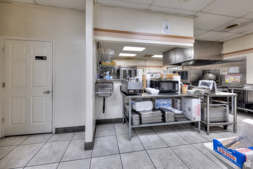 More Photos Of 80 S Broadway St, Green River Supermarket For Sale