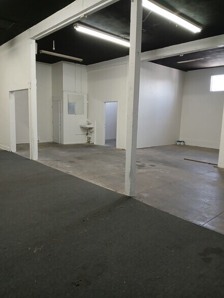 More Photos Of 5901 S Vermont Ave, Los Angeles Storefront For Lease