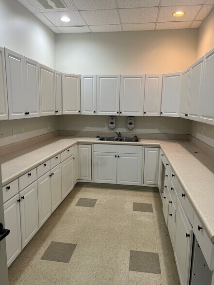 More Photos Of 153 Narrows Pky, Birmingham Office For Lease