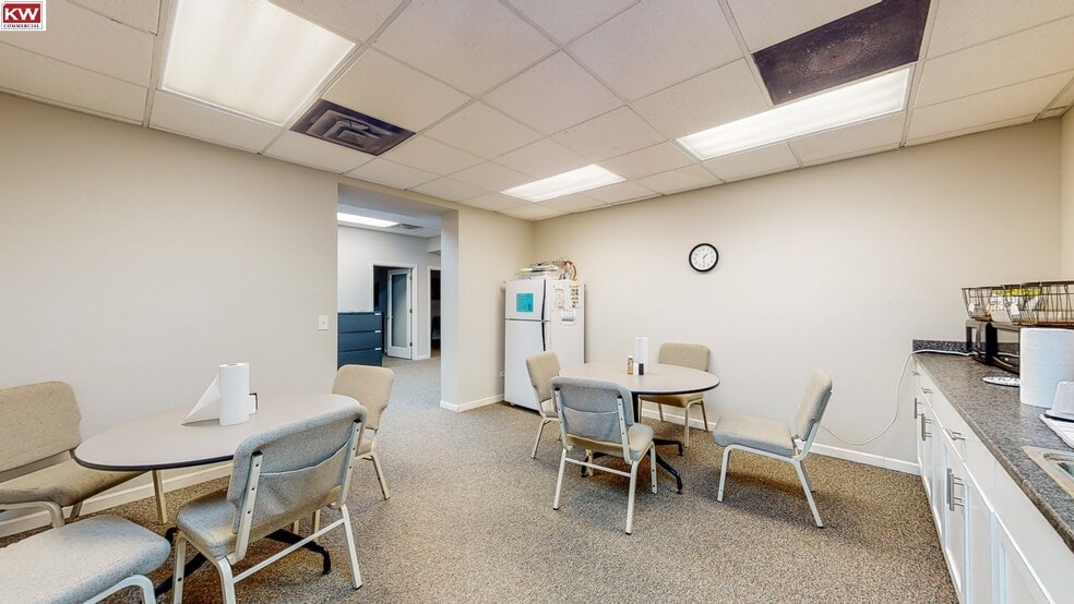 More Photos Of 707-717 N Iowa Ave, Villa Park Office For Sale