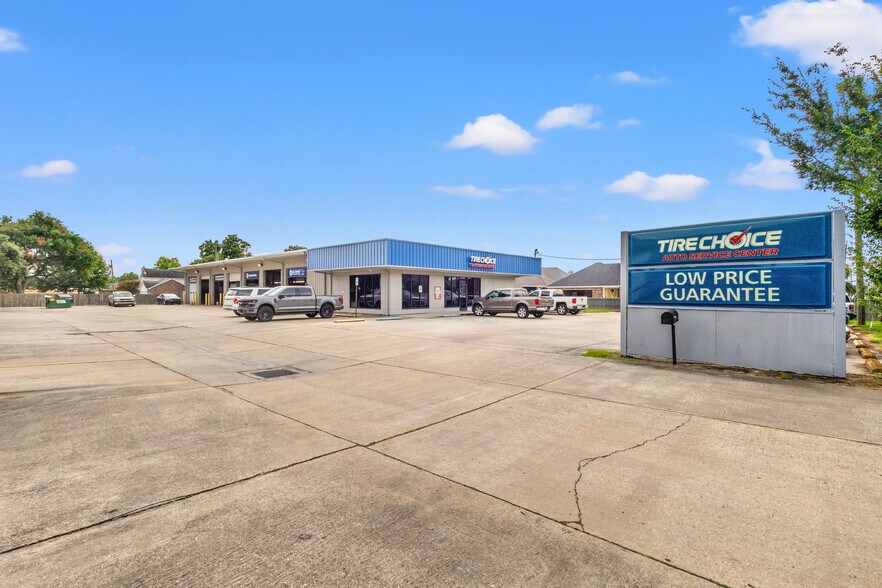 More Photos Of 4605 W Congress St, Lafayette Freestanding For Sale