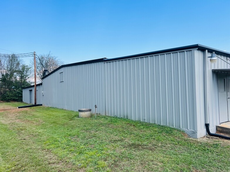More Photos Of 585 Old Georgia Rd, Moore Warehouse For Lease