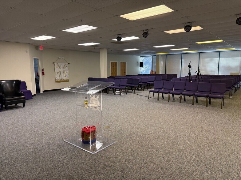 More Photos Of 10318-10332 Battleview Pky, Manassas Flex For Lease