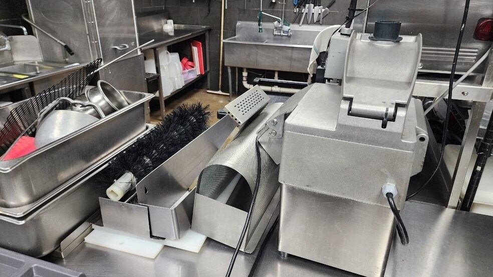 More Photos Of 802 S Main St, Belton General Retail For Sale