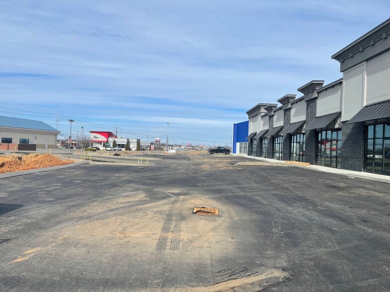 More Photos Of 2585 Old Russellville Pike, Clarksville General Retail For Lease