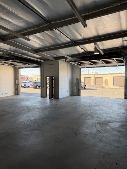More Photos Of 11011 Glenoaks Blvd, Pacoima Warehouse For Lease