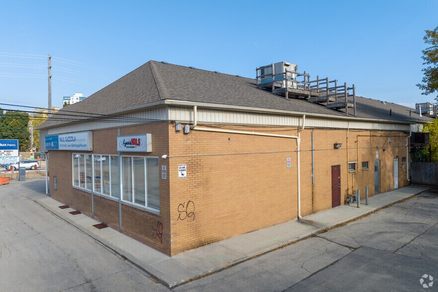 More Photos Of 3-19 Speedvale Av E, Guelph Freestanding For Sale